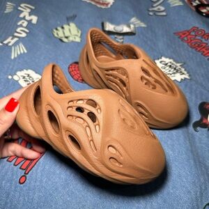 Yeezy foam runners 8k